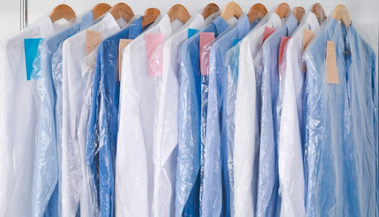 شست‌وشوی لباس زنانه