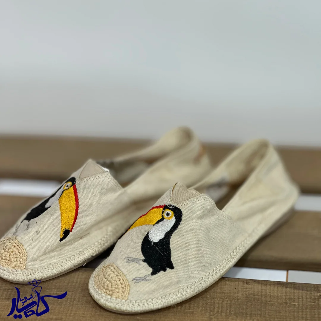 کفش کالج طرح توکان - تصویر 1