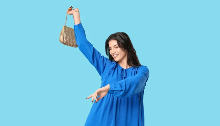 لباس زنانه آبی برای استایل آرامش